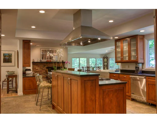 Unit for sale at 7 Dogwood Rd, Weston, MA 02493