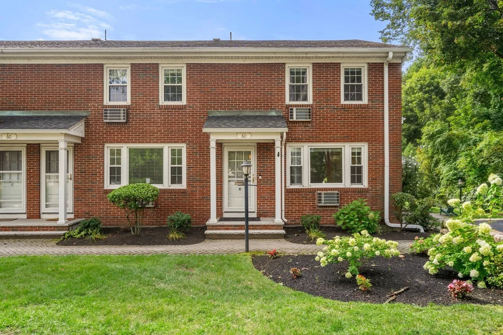 Unit for sale at 60 Lake St, Winchester, MA 01890
