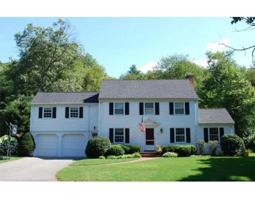 Unit for sale at 10 Meadowbrook Rd, Wellesley, MA 02481