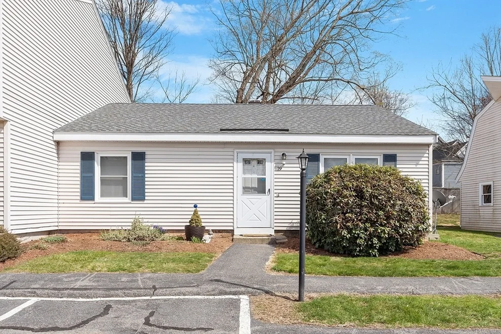Unit for sale at 103 Main St, Pepperell, MA 01463