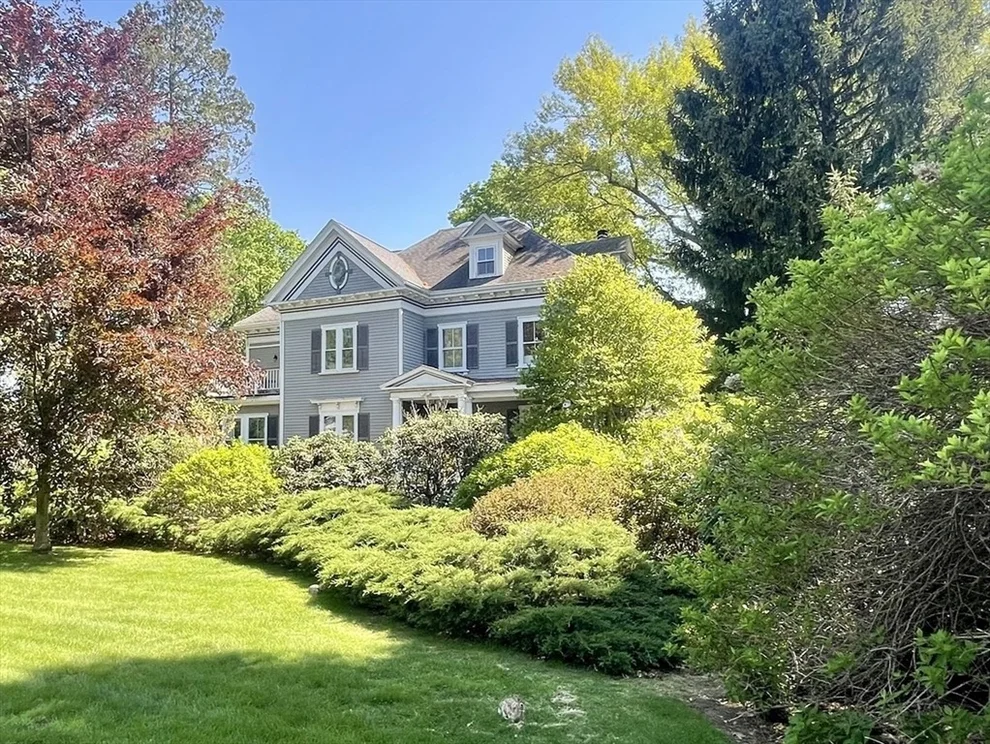Unit for sale at 876 Beacon St, Newton, MA 02459