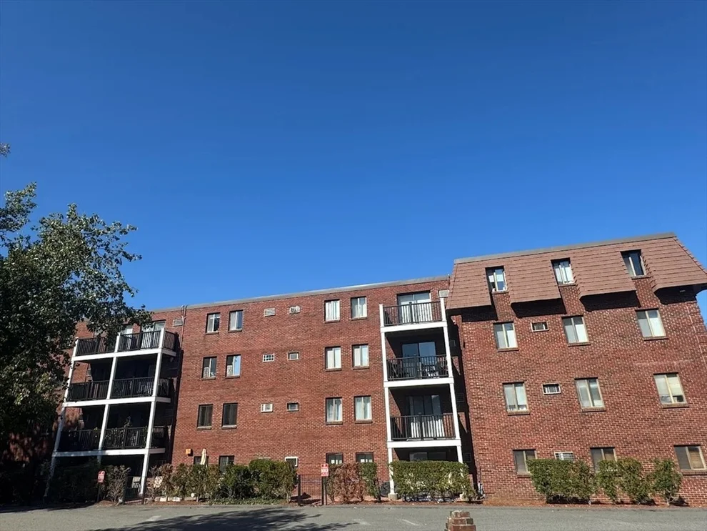 Unit for sale at 5 Washington St, Reading, MA 01867