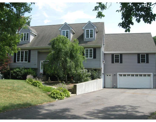 Unit for sale at 225 Oak Hill Ave, Seekonk, MA 02771