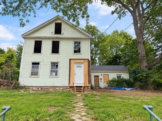 Unit for sale at 47 Elm St, North Brookfield, MA 01535