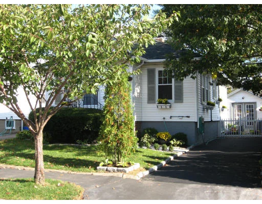 Unit for sale at 94 Cliff St, Quincy, MA 02169