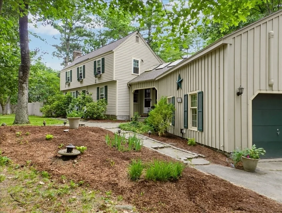 Unit for sale at 69 Hall St, Dunstable, MA 01827
