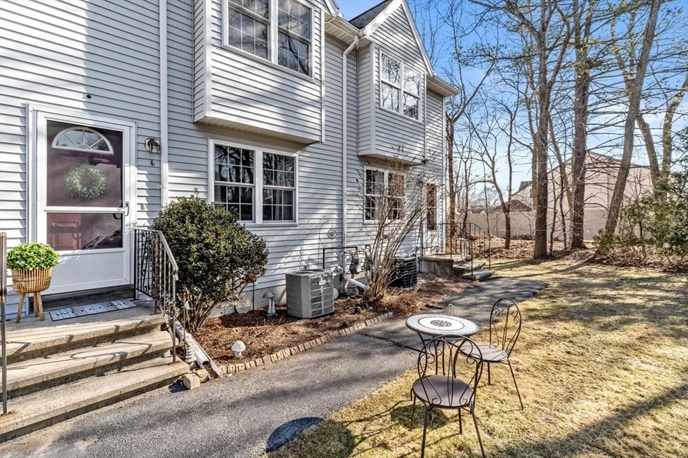 Unit for sale at 5 Kennedy Dr, Chelmsford, MA 01863