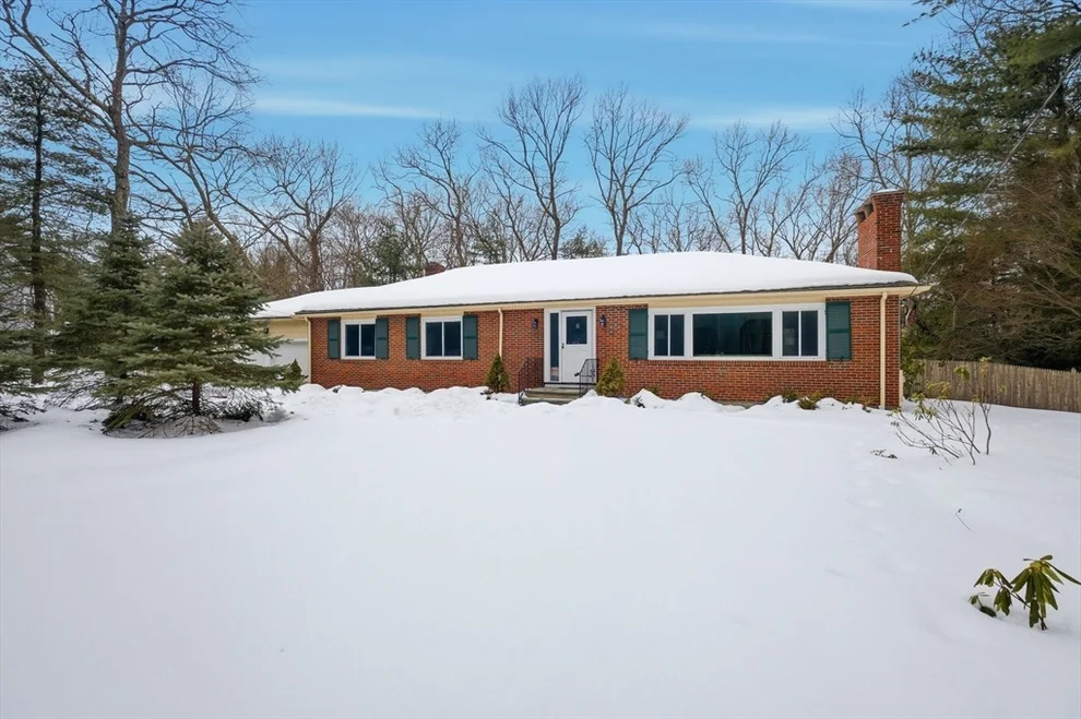 Unit for sale at 5 Crest Dr W, Dover, MA 02030
