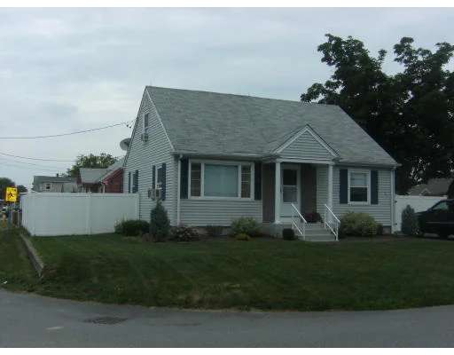 Unit for sale at 133 Puffer Ave, Swansea, MA 02777