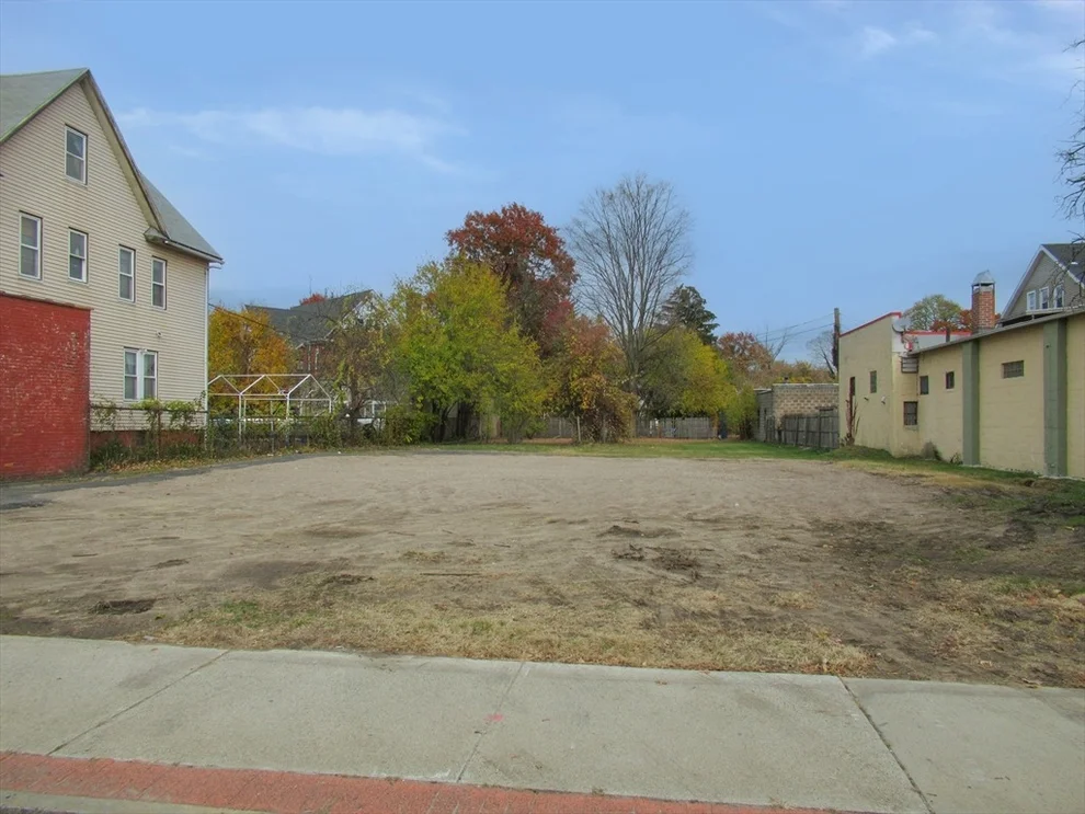 Unit for sale at 349 Walnut St, Springfield, MA 01105