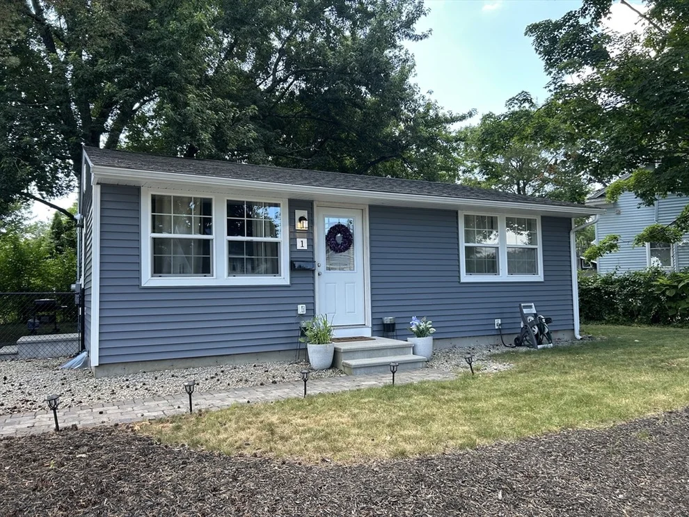 Unit for sale at 1 Sunderland Ter, Worcester, MA 01604