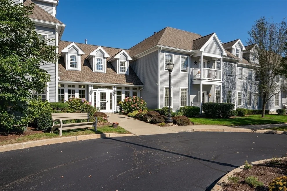 Unit for sale at 7 Assinippi Ave, Norwell, MA 02061