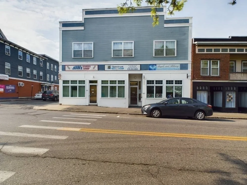 Unit for sale at 147 E Merrimack St, Lowell, MA 01852