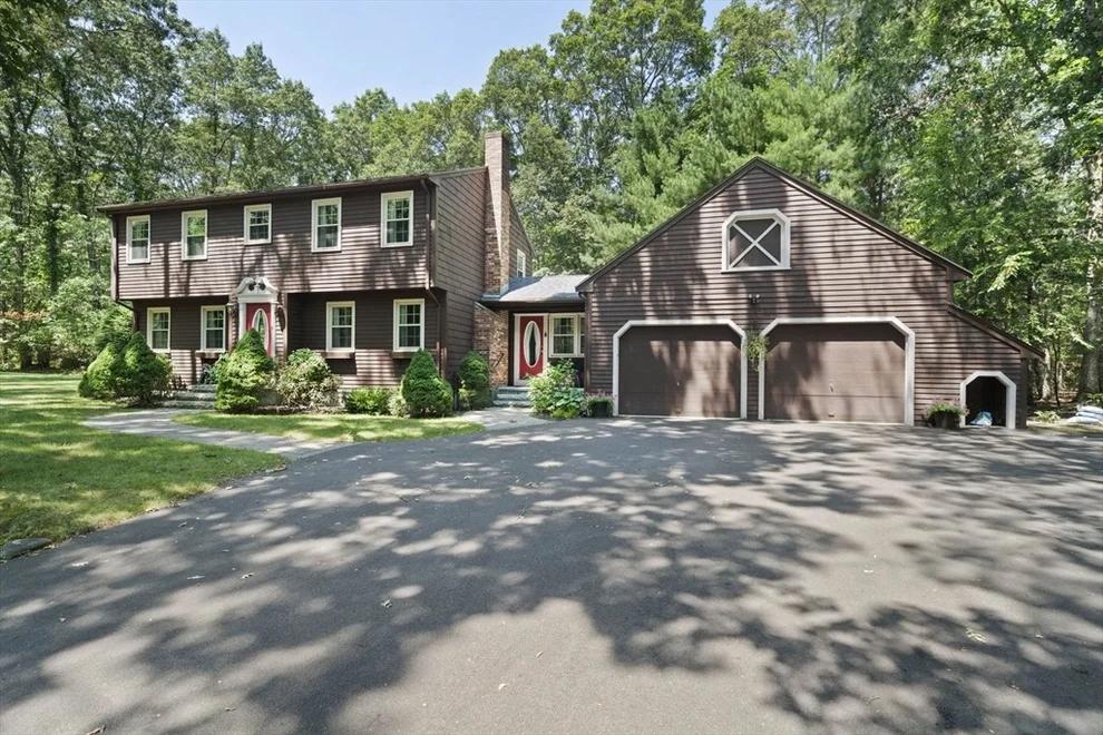 Unit for sale at 6 Morningside Ln, Foxboro, MA 02035