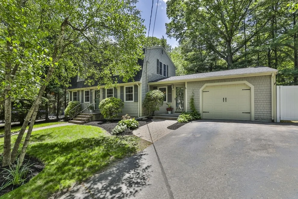 Unit for sale at 1 Columbine Rd, Milton, MA 02186