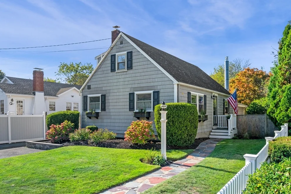 Unit for sale at 43 Ocean Ave, Marblehead, MA 01945