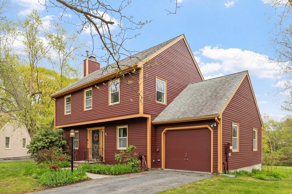 Unit for sale at 14 Oriole Circle, Shrewsbury, MA 01545