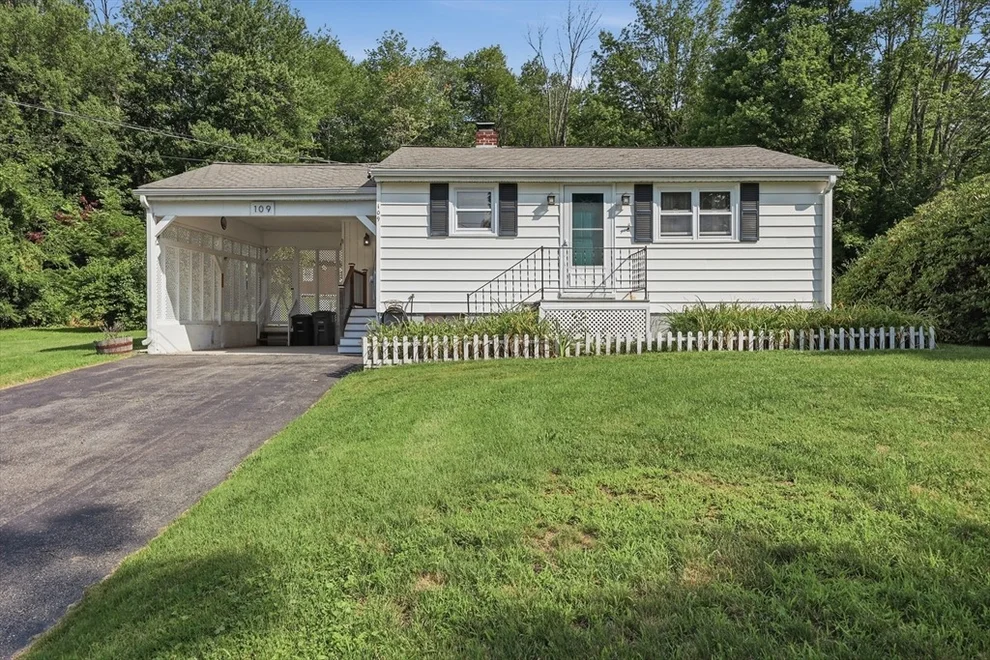 Unit for sale at 109 Greenwood Place, Gardner, MA 01440