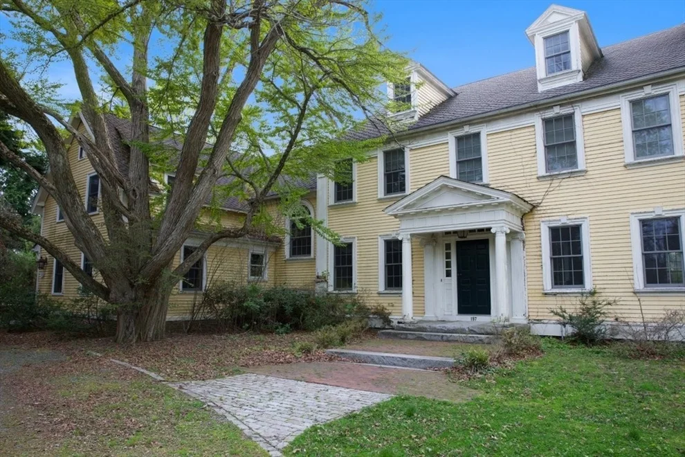 Unit for sale at 197 Rumstick Rd, Barrington, RI 02806