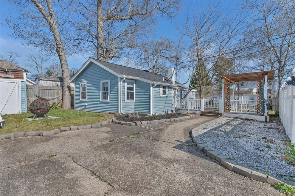 Unit for sale at 10-R Barnes St, Wareham, MA 02571