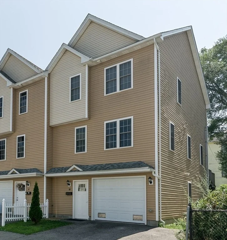 Unit for sale at 39 Sigel St, Worcester, MA 01610