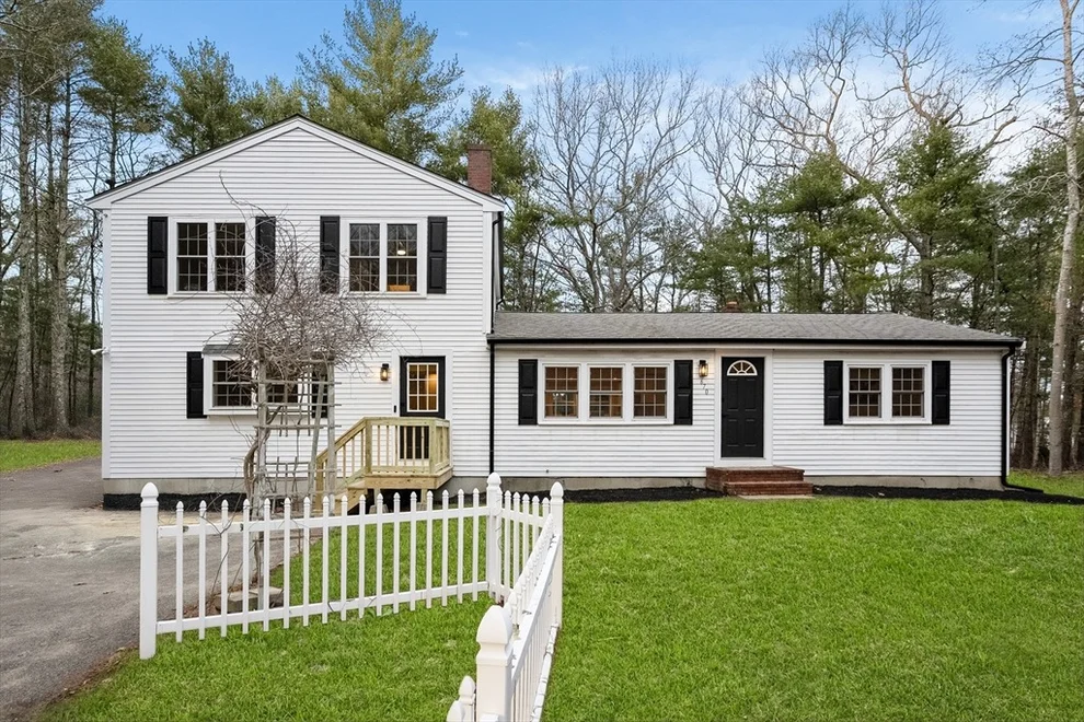 Unit for sale at 670 Congress St, Duxbury, MA 02332