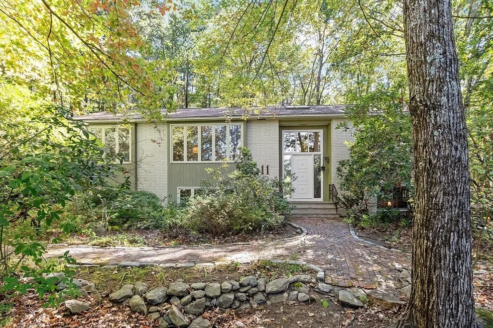 Unit for sale at 11 Horseshoe Dr, Acton, MA 01720