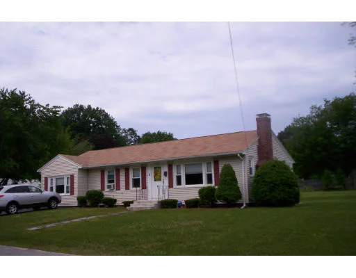 Unit for sale at 8 Horseshoe Dr, West Boylston, MA 01583