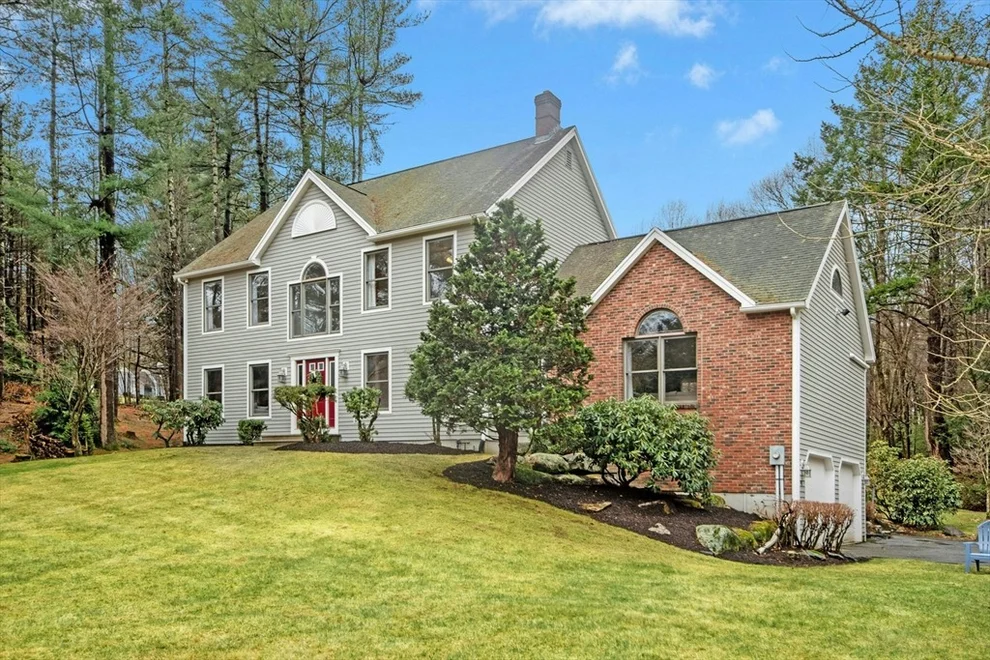 Unit for sale at 97 Willow Brook Rd, Holden, MA 01520