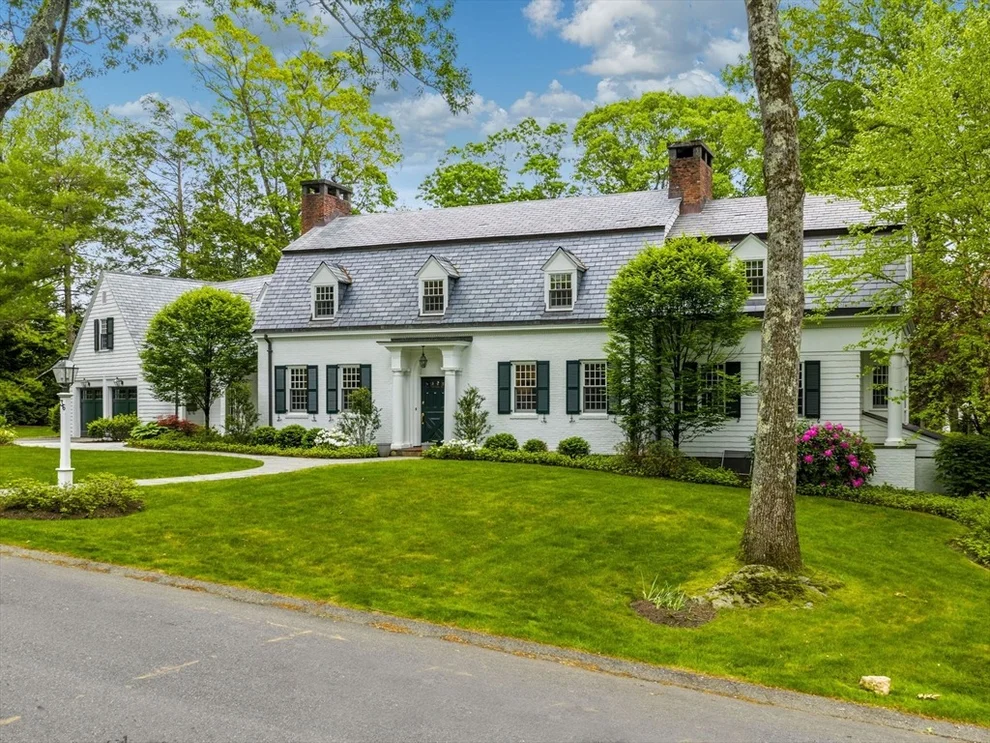 Unit for sale at 36 Old Farm Rd, Wellesley, MA 02481