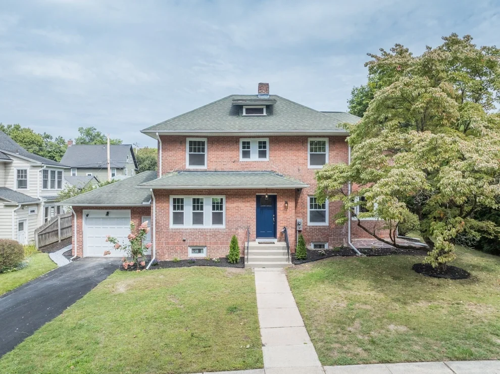 Unit for sale at 41 Dartmouth St, Holyoke, MA 01040