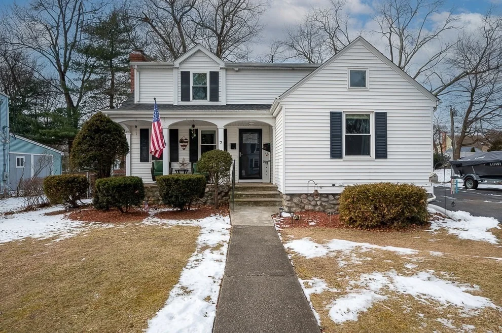 Unit for sale at 7 Longworth Rd, Worcester, MA 01602