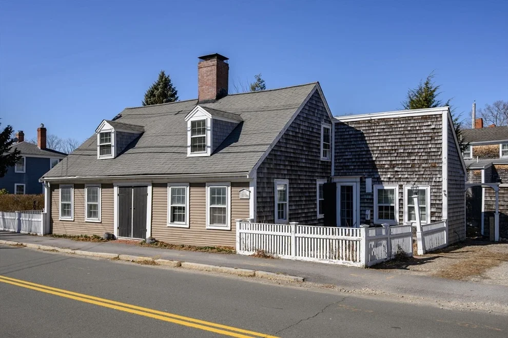 Unit for sale at 191-193 South St, Hingham, MA 02043