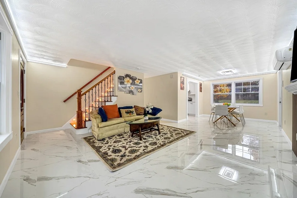 Unit for sale at 9 Donna Rd, Chelmsford, MA 01824