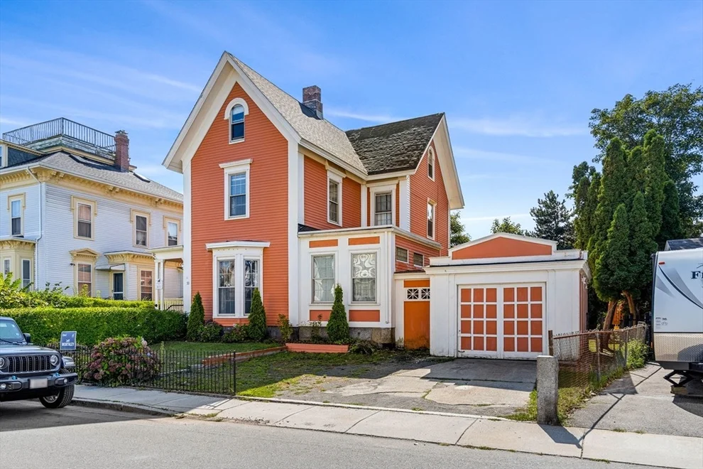 Unit for sale at 33 Middle St, Gloucester, MA 01930