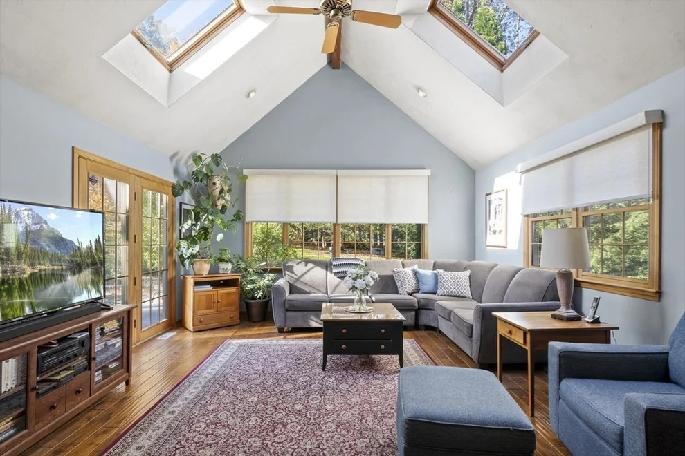 Unit for sale at 562 South Street, Shrewsbury, MA 01545