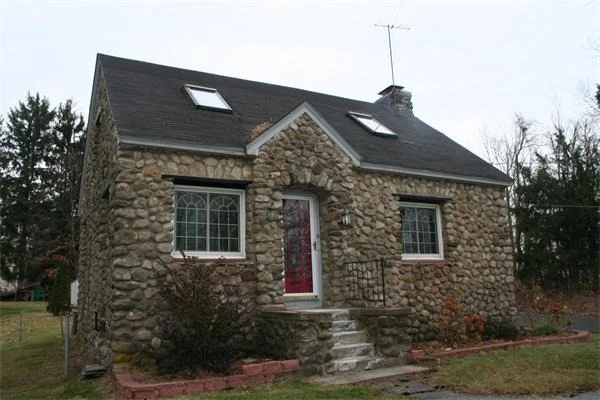 Unit for sale at 18 Maranook Rd, Worcester, MA 01606