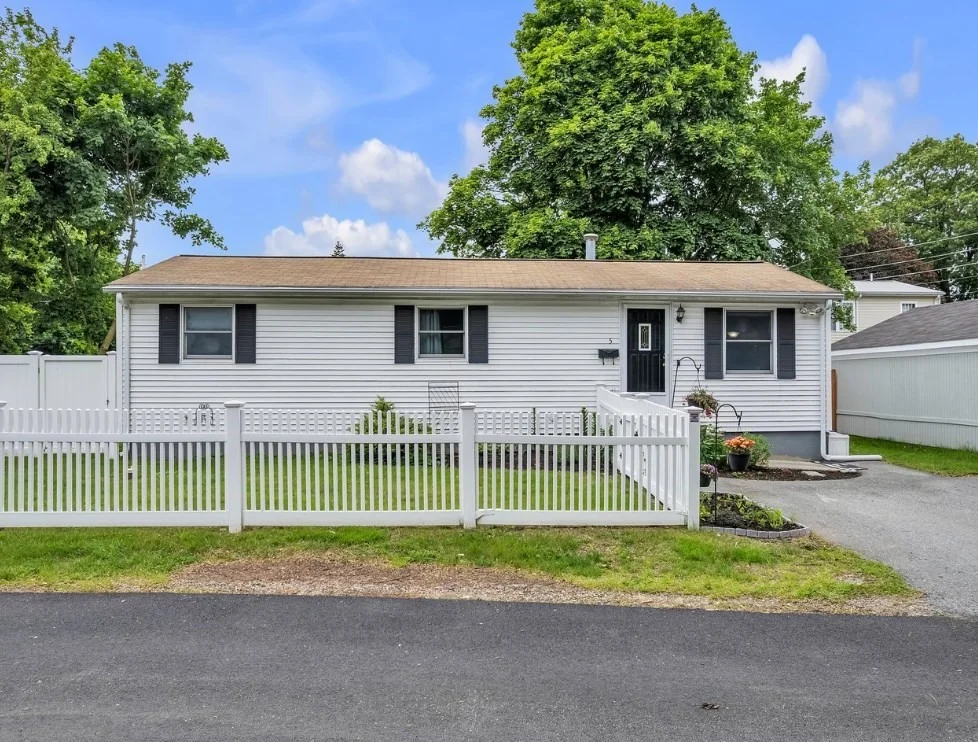 Unit for sale at 5 Arcadia Ave, Johnston, RI 02919