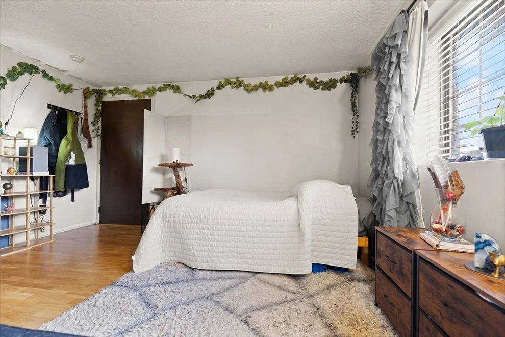 Unit for sale at 1 Royal Crest Dr, Randolph, MA 02368