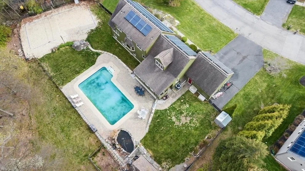 Unit for sale at 2 Wingfoot Lane, Millbury, MA 01527