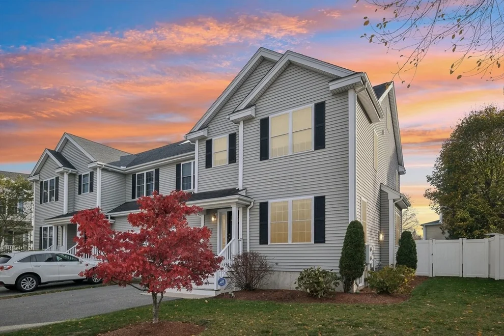 Unit for sale at 6 Blue Jay Cir, Wakefield, MA 01880