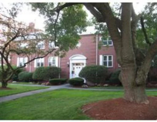 Unit for sale at 34 Hammond Pond Pkwy, Newton, MA 02467