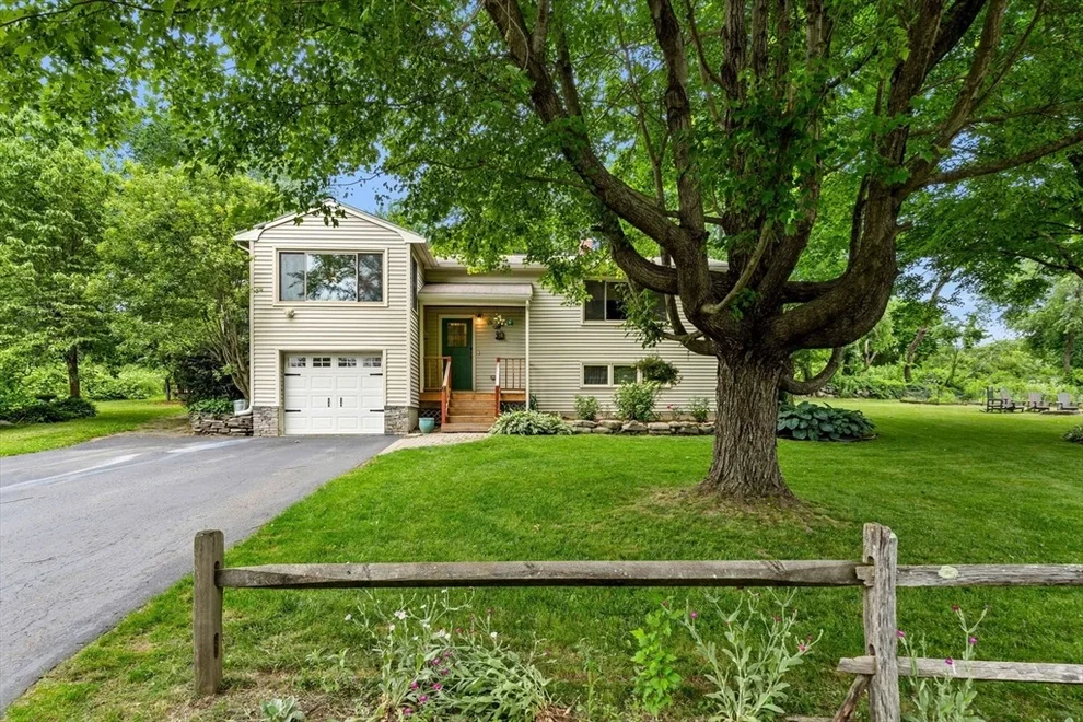 Unit for sale at 3 Colonial Dr, Littleton, MA 01460