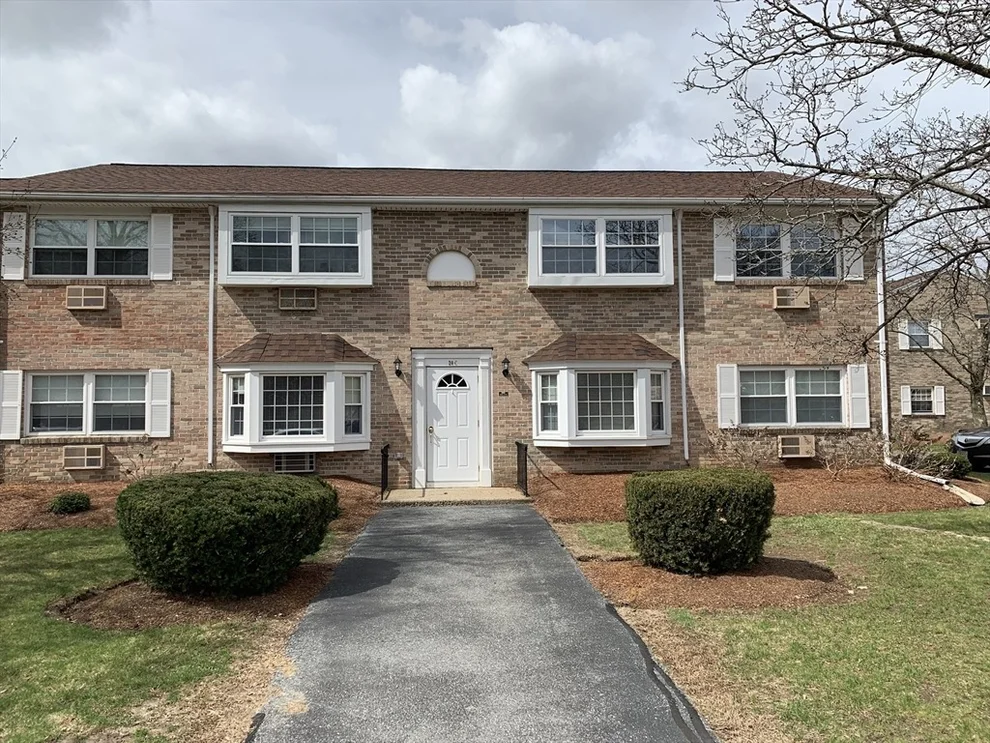 Unit for sale at 20 Washington Park Dr, Andover, MA 01810