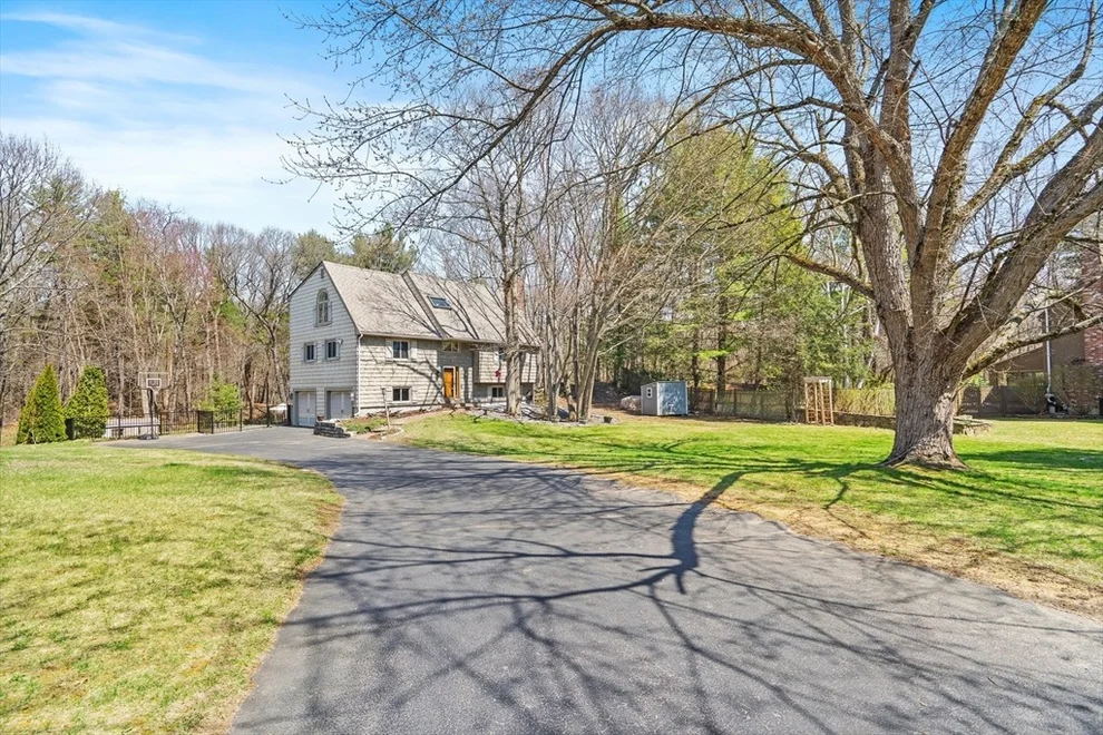 Unit for sale at 5 Quail Hollow, Westborough, MA 01581