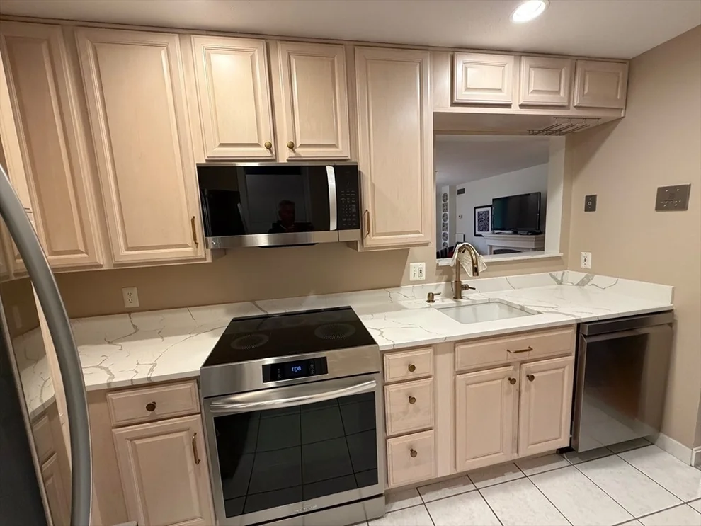 Unit for sale at 269 Cambridge Rd, Woburn, MA 01801