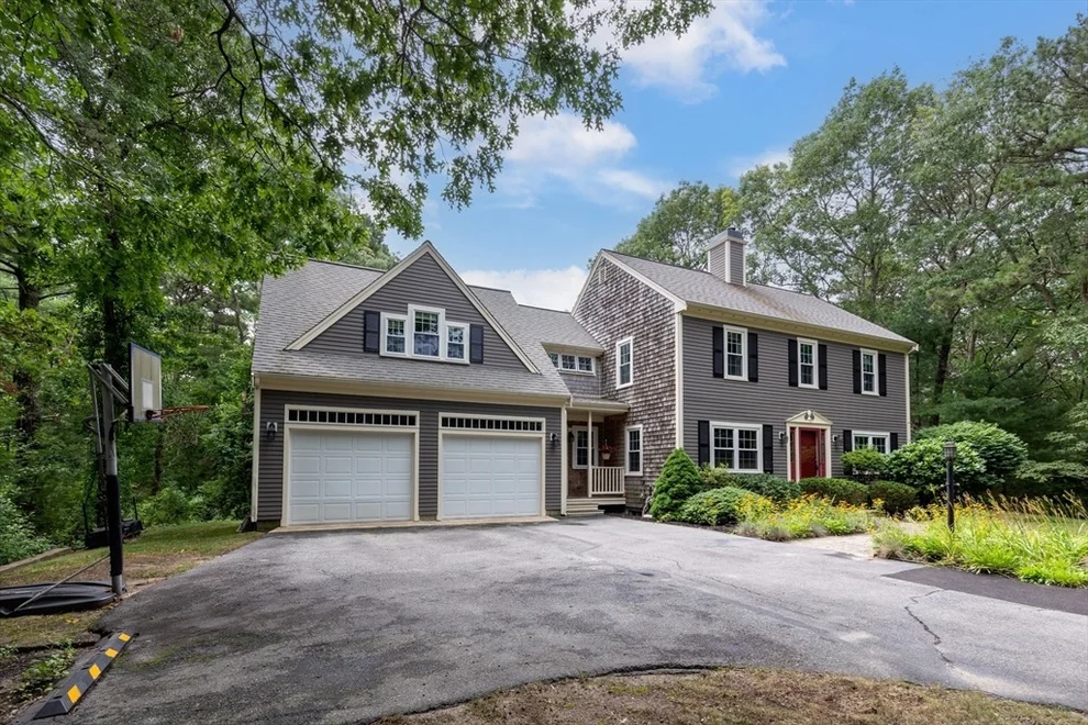 Unit for sale at 195 Bournehurst Dr, Plymouth, MA 02360