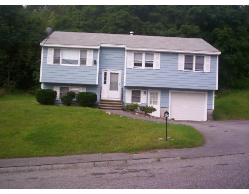 Unit for sale at 43 Blueberry Hill Rd, Woburn, MA 01801