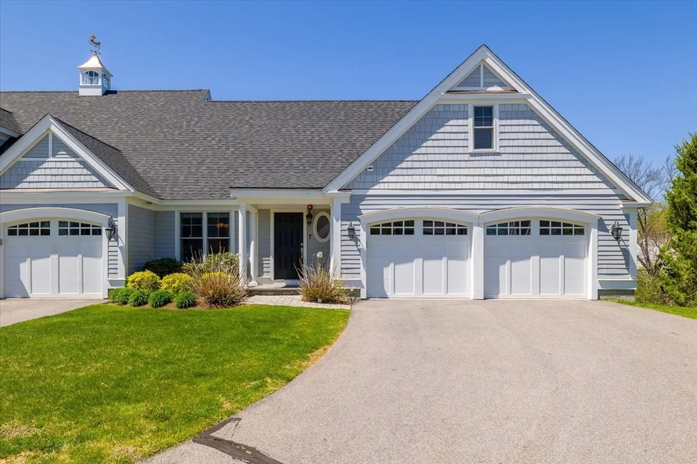Unit for sale at 7 Stagecoach Cir, Westborough, MA 01581