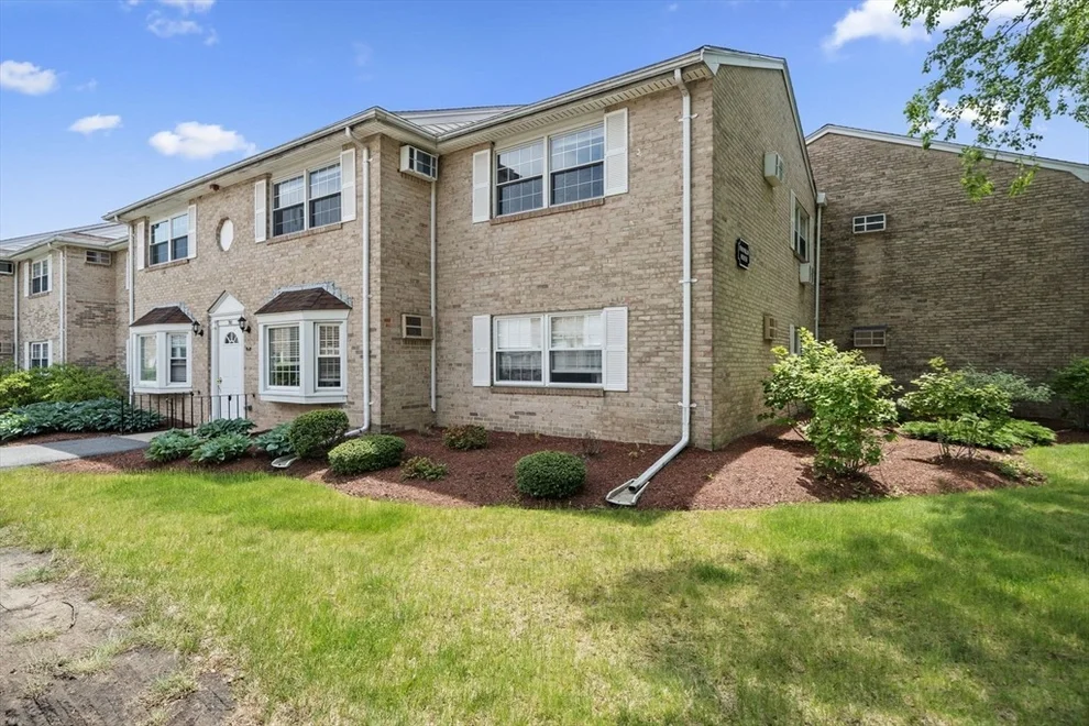 Unit for sale at 70 Washington Park Dr, Andover, MA 01810